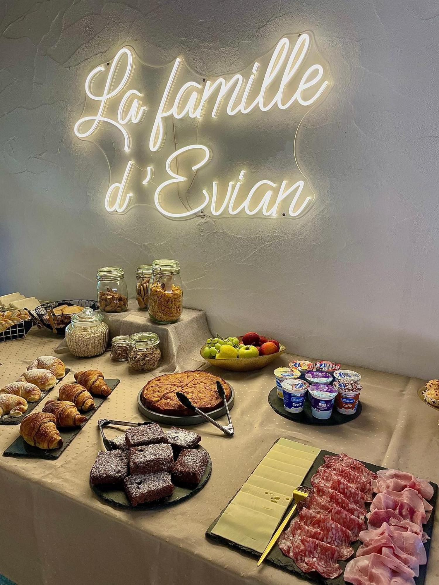 维莱内乌韦 La Famille D'Evian酒店 外观 照片